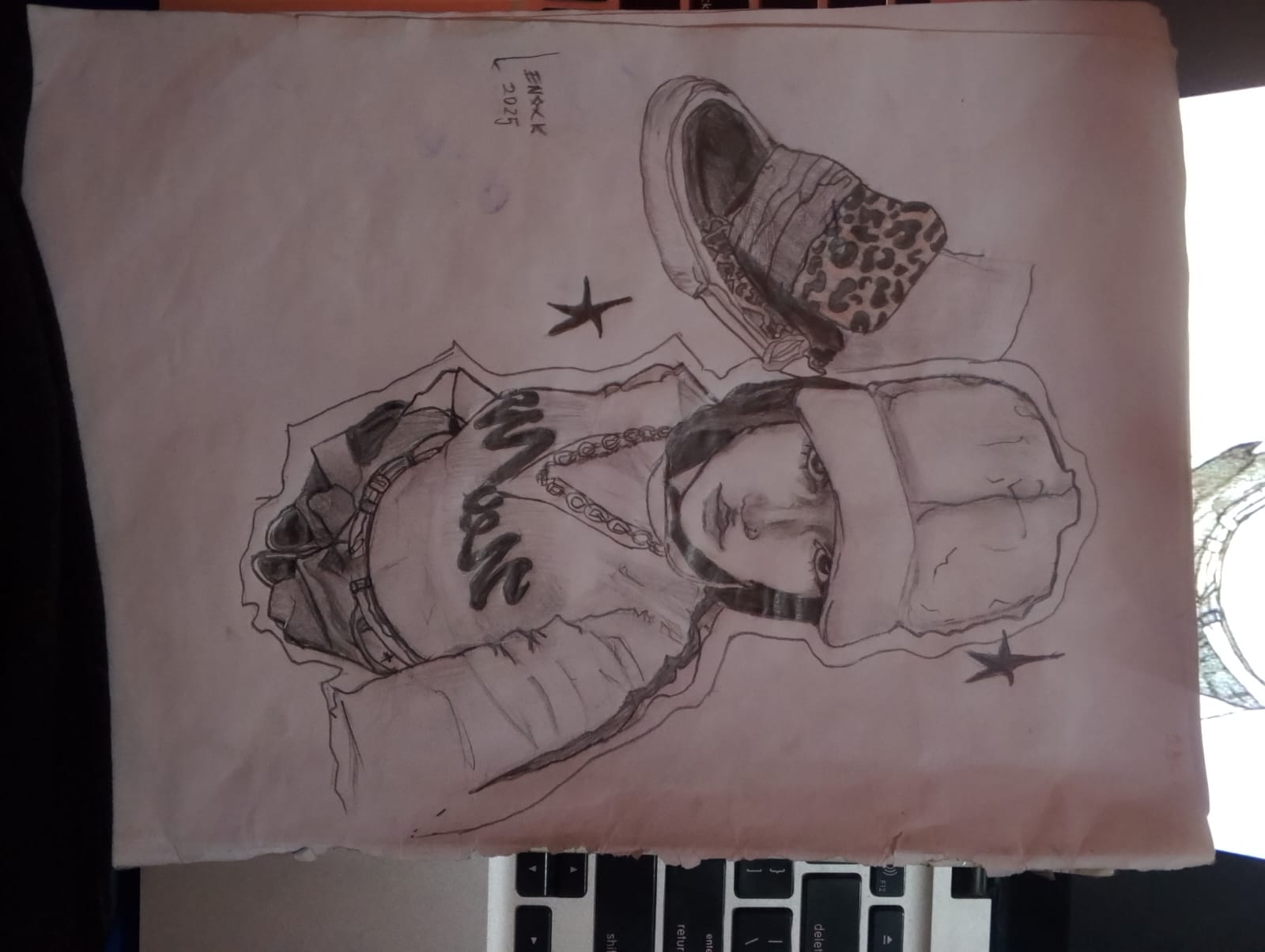 Street Style: Enock 2025